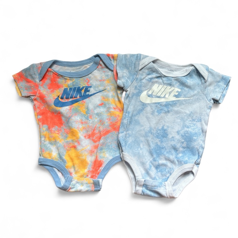 Nike 0-6 month set of two